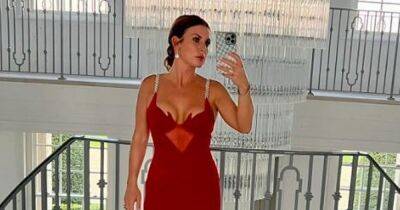 Coleen Rooney hits back at Photoshop accusations as she stuns in sizzling red dress and throwback heels - www.manchestereveningnews.co.uk - Italy - Manchester - city Leicester