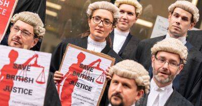 Criminal barristers agree to all-out strike next month - www.manchestereveningnews.co.uk - Manchester