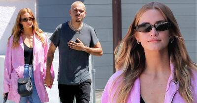 Ashlee Simpson holds hands with Evan Ross as they take a stroll in LA - www.msn.com - Los Angeles
