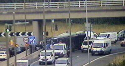 Lorry driver dies after HGV overturns in rush hour tragedy on M8 in Edinburgh - dailyrecord.co.uk - Scotland - Beyond