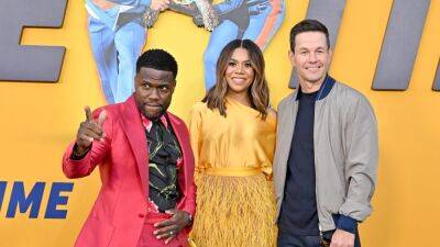 Kevin Hart - Kevin Frazier - Mark Wahlberg - Regina Hall - Kevin Hart Roasts 'Me Time' Co-Star Mark Wahlberg Over Funky Bunch and Underwear Modeling History (Exclusive) - etonline.com - Los Angeles