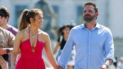 Jennifer Lopez - Lake Como - Yes, Jennifer Lopez and Ben Affleck’s Second Wedding Comes With a Second Honeymoon - glamour.com - Paris - Italy