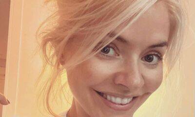 Holly Willoughby shows off her tan as she prepares to return to This Morning - hellomagazine.com
