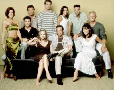 Ian Ziering - ‘Beverly Hills 90210’ Cast Bids Heartfelt Farewells To Joe E. Tata, The Peach Pit Owner - deadline.com