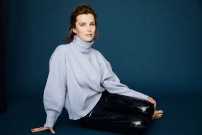 20 Questions On Deadline Podcast – Betty Gilpin: On Making The “Life-Changing” ‘Three Women’, ‘Mrs. Davis’ & Her New Book ‘All The Women In My Brain’ - deadline.com - New York