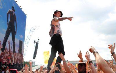 Frank Carter & The Rattlesnakes kick off Reading 2022 with female-only mosh pit - www.nme.com