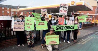 'Deep rooted anger': Oil drilling protesters cause a stir at Shell petrol station - manchestereveningnews.co.uk - Manchester - Pakistan