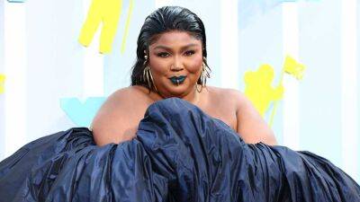 Red Carpet - Lizzo Is Looking and Feeling Good as Hell on VMAs Red Carpet - etonline.com