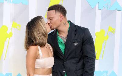 Kane Brown & Wife Katelyn Share Red Carpet Kisses at MTV VMAs 2022 (Photos) - www.justjared.com - city Newark