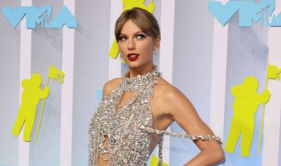 Oscar De-La-Renta - Lorraine Schwartz - Christian Louboutin - Taylor Swift's Dress at MTV VMAs 2022 Needs to Be Seen from the Front & Back! - justjared.com - city Newark