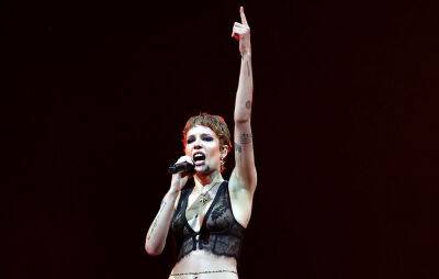 Watch Halsey perform from the crowd, receive “MILF” chant at Reading Festival 2022 - www.nme.com - Britain - county Early