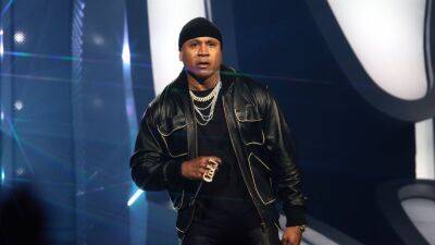 2022 MTV Video Music Awards: LL Cool J Recalls His First VMAs Performance in Opening Monologue - www.etonline.com - Jersey - New Jersey