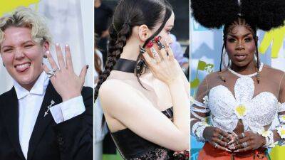 The Best Manicures at the 2022 MTV VMAs - www.glamour.com