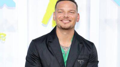 2022 MTV VMAs: Kane Brown Goes Pop for 'Grand' Performance - www.etonline.com - New Jersey - county Brown - county Lee
