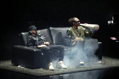 Eminem And Snoop Dogg Smoke A (Fake) Giant Joint And Head To The Metaverse For 2022 VMAs Performance - etcanada.com - New Jersey - county Garden