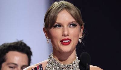 Taylor Swift Wins Video of the Year at VMAs 2022, Announces Release Date of New Album - www.justjared.com - city Newark