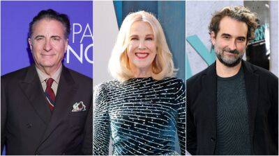 Chris Evans - Jay Duplass - Adam Mackay - Catherine Ohara - Andy Garcia - David Yates - Andy Garcia, Catherine O’Hara, Jay Duplass Join Emily Blunt and Chris Evans in ‘The Pain Hustlers’ for Netflix - thewrap.com - USA - county Evans - Netflix