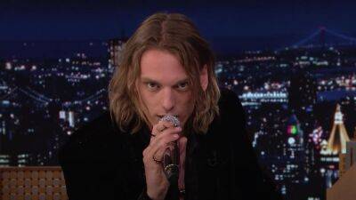 Jimmy Fallon - Julia Roberts - Freddy Krueger - Voice - ‘Stranger Things’ Star Jamie Campbell Bower Reads Famous Movie Lines – and Lizzo Lyrics – as Vecna (Video) - thewrap.com - France - county Jack