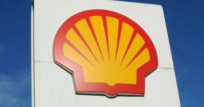 Shell to give staff 8 per cent bonus following sky-high profits - www.manchestereveningnews.co.uk - Britain - Scotland - Ukraine - Russia
