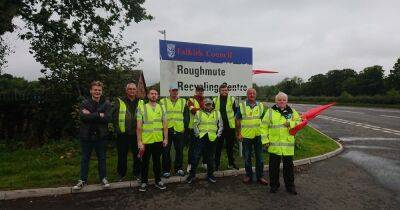 Falkirk bin strike workers get support on picket line from public - www.dailyrecord.co.uk - county Union