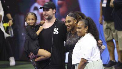 Serena Williams - Gayle King - Alexis Ohanian - Serena Williams' Daughter Olympia Wears Her Mom's Iconic Hair Beads and Sparkling Outfit at U.S. Open - etonline.com - New York - county Arthur - county Ashe