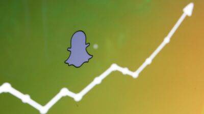 Snap to Lay Off More Than 1,200 Employees After Stock Freefall (Report) - thewrap.com - Ukraine