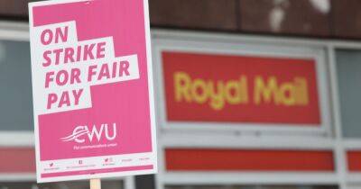 Royal Mail workers stage second strike in pay row - www.manchestereveningnews.co.uk - Britain