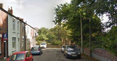 Gunman opens fire in Stockport cul-de-sac as police hunt two bikers - www.manchestereveningnews.co.uk - Manchester