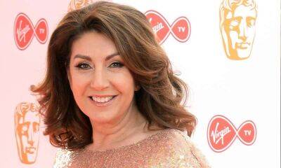Jane McDonald wows fans in breathtaking dress as she asks for support - hellomagazine.com - Scotland - county Hall