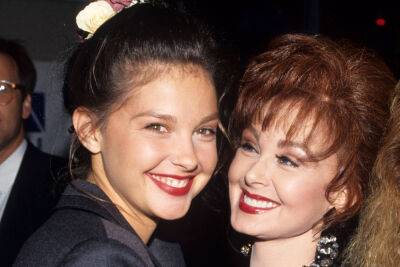 Ashley Judd - Naomi Judd - Ashley Judd recalls holding mother Naomi as she died, asks for privacy - nypost.com - New York