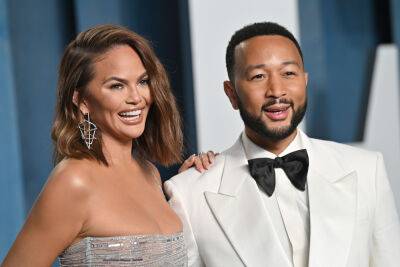 Chrissy Teigen - John Legend - Chrissy Teigen Announces She’s Pregnant With Touching Baby Bump Pic: ‘Another On The Way’ - etcanada.com