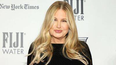 Jennifer Coolidge - Mike White - Tanya Macquoid - Jennifer Coolidge Says 'American Pie' Got Her 'A Lot of Sexual Action,' Slept With 200 People - etonline.com - USA