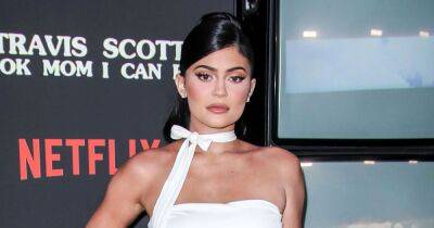 Kylie Jenner - Kylie Jenner Claps Back at Makeup Artist Kevin James Bennett After He Claims She’s ‘Gaslighting’ Fans: ‘Shame on You’ - usmagazine.com - Italy