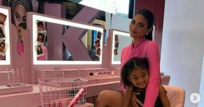 Kylie Jenner - Travis Scott - Kylie Jenner takes 'spoiled' daughter Stormi on London shopping trip - msn.com