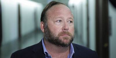 Alex Jones - Alex Jones Now Ordered To Pay Nearly $50 Million To Sandy Hook Parents in Defamation Trial - justjared.com - Texas - state Connecticut - city Sandy