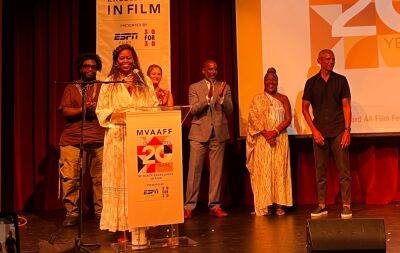 Michelle Obama - Barack & Michelle Obama Make Surprise Appearance In Support Of ‘Descendent’ Documentary At MVAAFF - deadline.com - USA - Alabama - Netflix