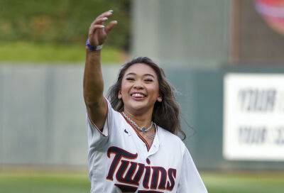 Suni Lee’s Ceremonial First Pitch At Minnesota Twins Game Will Flip You Out - etcanada.com