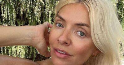 Holly Willoughby - Dan Baldwin - Philip Schofield - Vernon Kay - Make-up free Holly Willoughby stuns as she soaks up the sun in strapless bikini - ok.co.uk