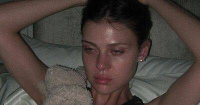 Nicola Peltz - Brooklyn Beckham - Nicola Peltz breaks down in tears in bed as she reveals her 'heart is hurt' - ok.co.uk - Brooklyn