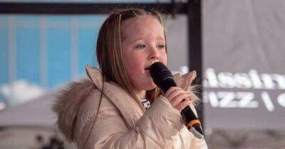Tiktok - Video of Dumbarton youngster singing goes viral and is shared by the singer Jax - dailyrecord.co.uk - New York