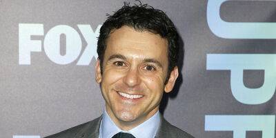 Page VI (Vi) - Fred Savage's 'Wonder Years' Reboot Colleagues Share New Details About Alleged Sexual Harassment, Assault - justjared.com