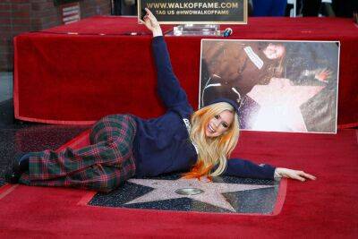 Nelly Furtado - Avril Lavigne - Avril Lavigne Honoured With Star On The Hollywood Walk Of Fame - etcanada.com