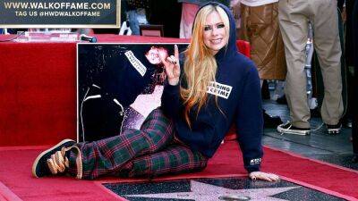 Avril Lavigne - Mod Sun - See Avril Lavigne's Full-Circle Moment at Her Own Star on the Hollywood Walk of Fame - etonline.com - Canada - county Ontario
