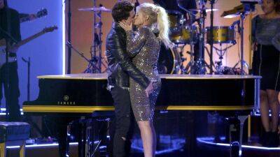 Charlie Puth - Marvin Gaye - Meghan Trainor - Daryl Sabara - Meghan Trainor relives viral kiss with Charlie Puth at the 2015 American Music Awards - foxnews.com - USA