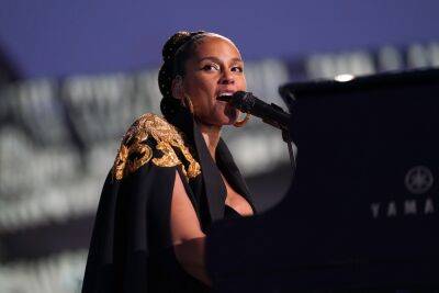 Alicia Keys Slams Fan For Grabbing And Kissing Her During Vancouver Gig: ‘Don’t She Know What Time It Is???’ - etcanada.com - New York - city Vancouver
