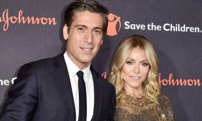 Kelly Ripa - Mark Consuelos - David Muir - Kelly Ripa supported by good friend David Muir as she counts down days until book release - hellomagazine.com