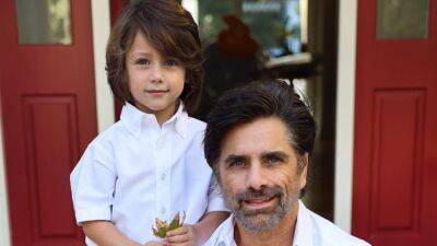 ‘Fuller House’ star John Stamos poses with mini-me son Billy in first day of school photo - www.foxnews.com - Santa Monica