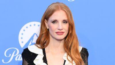 Volodymyr Zelenskyy - Jessica Chastain Highlights Devastation, Accepts ‘Beautiful’ Gift From Young Artist in Visit to Ukraine (Video) - thewrap.com - Ukraine - Russia - Eu