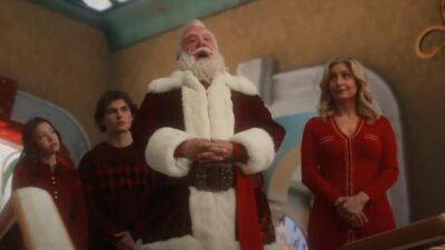 ‘The Santa Clauses’ Trailer Sees Tim Allen Hang Up His Red Jacket and Pass It to Peyton Manning? (Video) - thewrap.com - Santa - county Mitchell - county Allen - county Kane