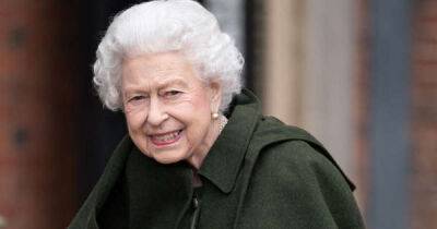 Elizabeth Queenelizabeth - Balmoral staff pay their last respects to Queen Elizabeth - msn.com - Britain - Scotland - London - county Charles